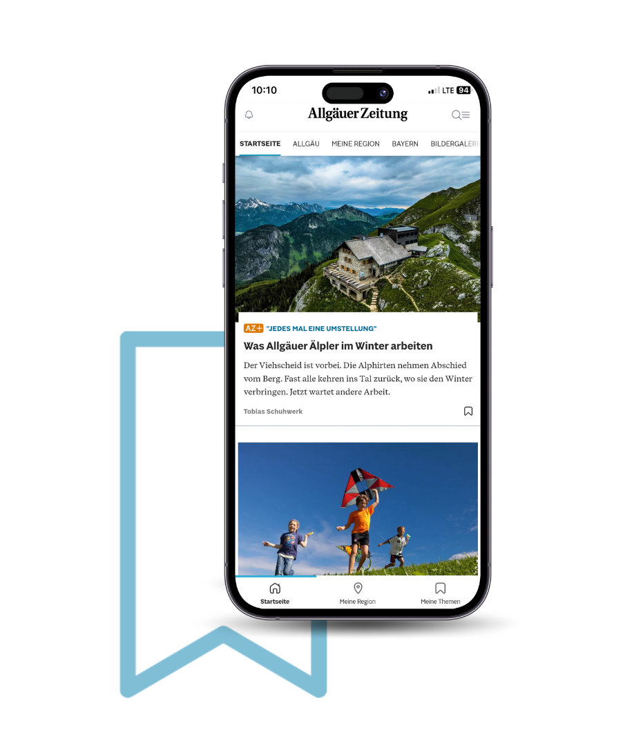 Smartphone mit dem persönlichen Merkzettel, der eine Berglandschaft mit Gebäuden zeigt. Links neben dem Smartphone ist ein stilisierter blauer Merkzettel als Symbol zu sehen.